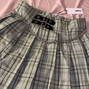 Kollyy green plaid skirt + chain